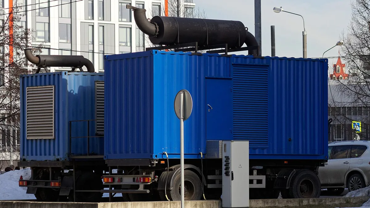 Perbedaan Genset Silent dan Open untuk Lokasi Proyek